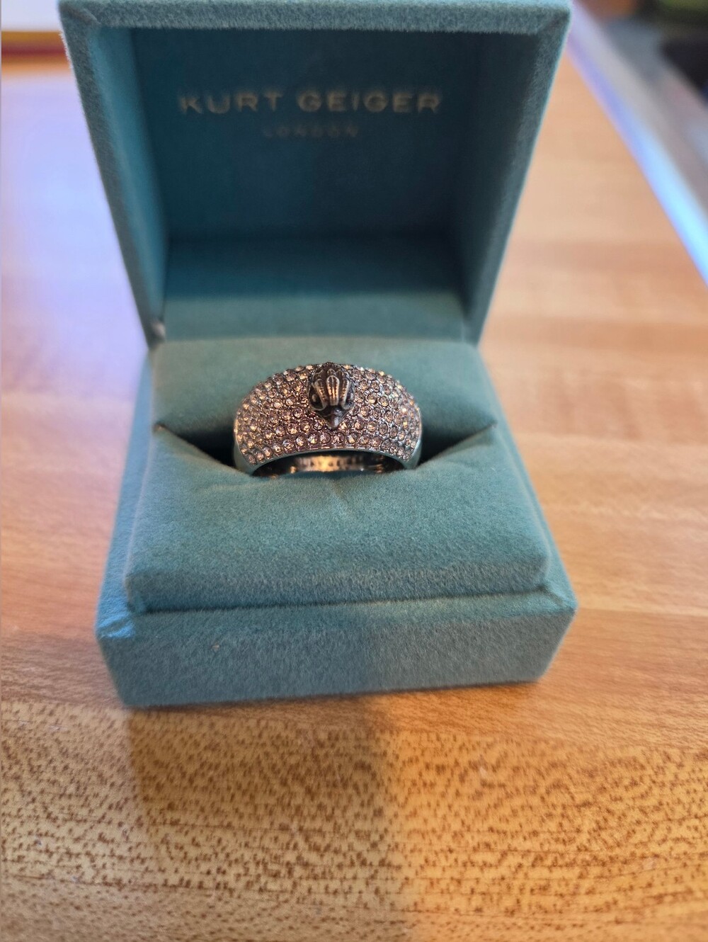 Kurt Geiger NWT STUNNING Silver Statement Ring Size M/L W/Box - Picture 2 of 6